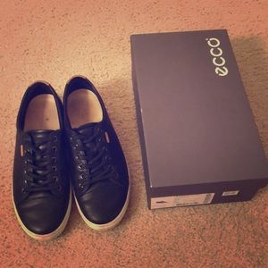 Women’s Ecco Soft size 11
